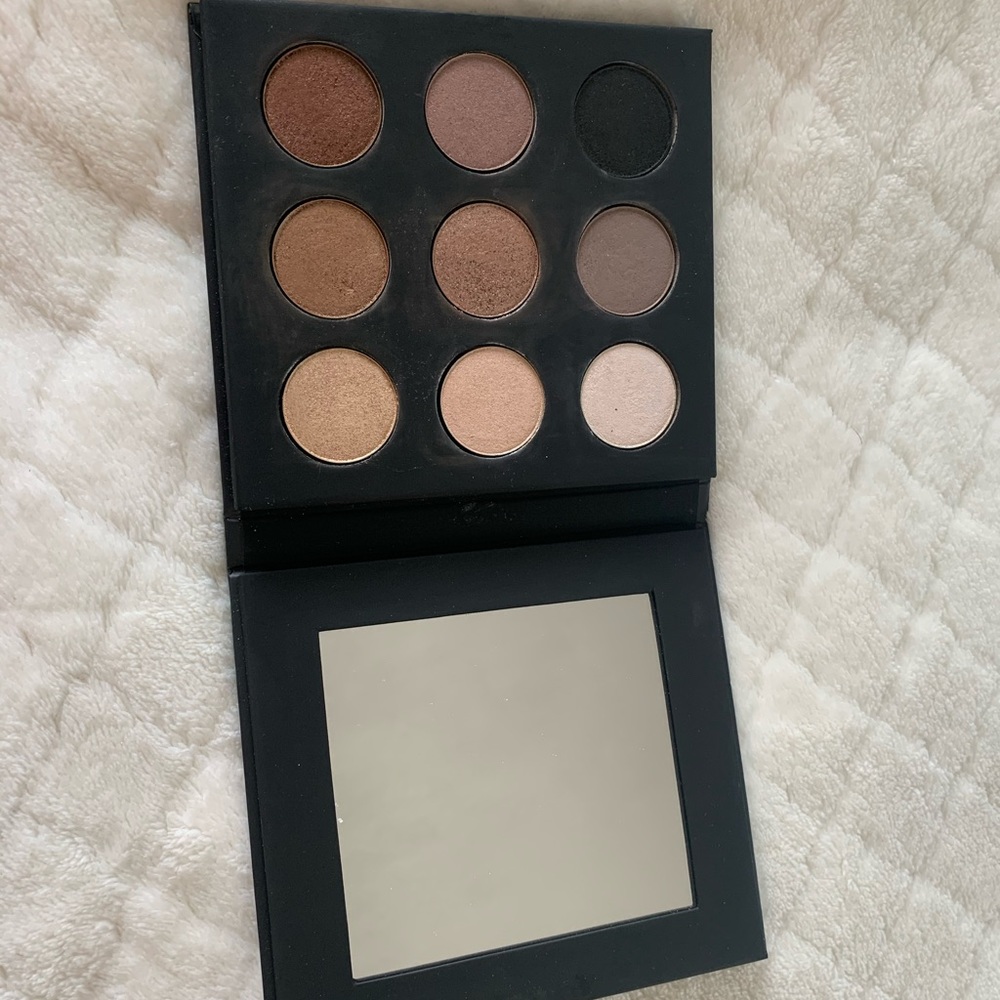 Makeup forever 9 artist shadow palette